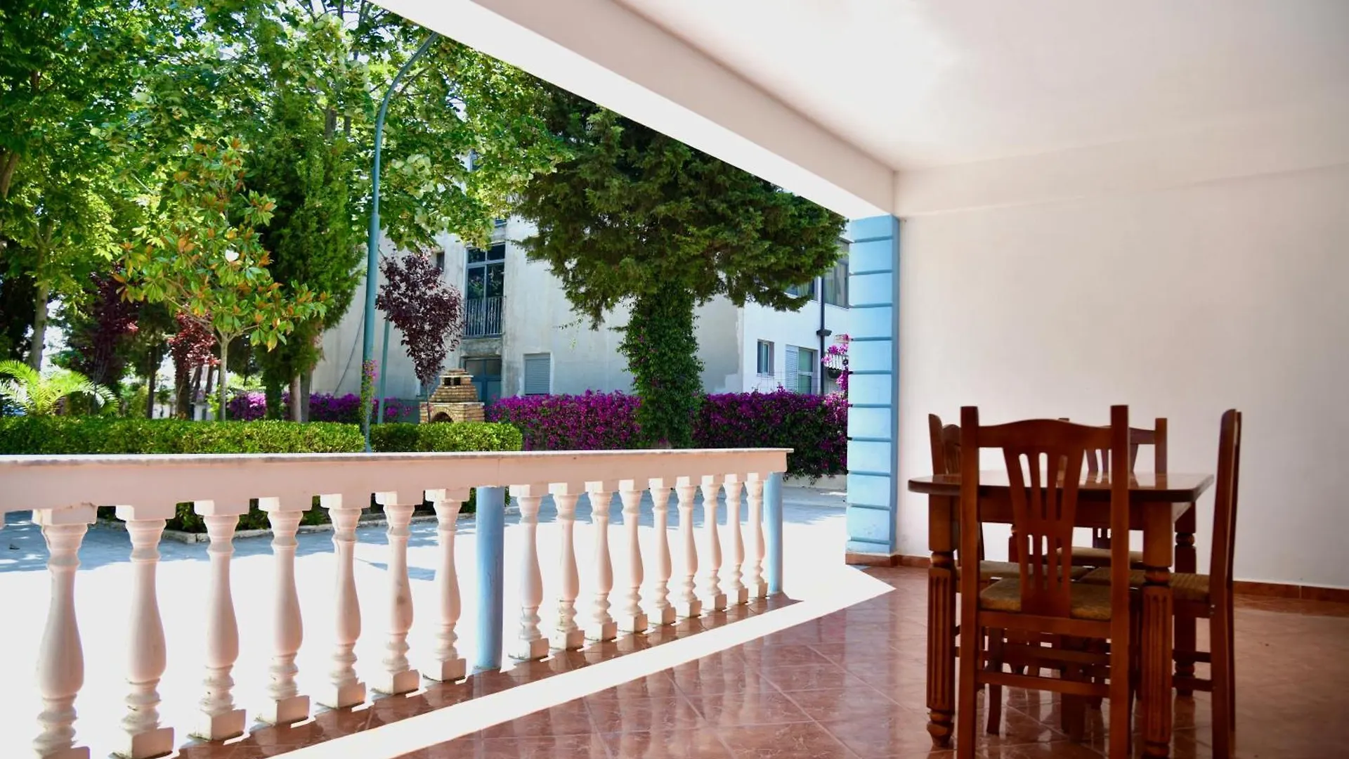Vila Gridi- Apartamente Me Qera Spille Albania