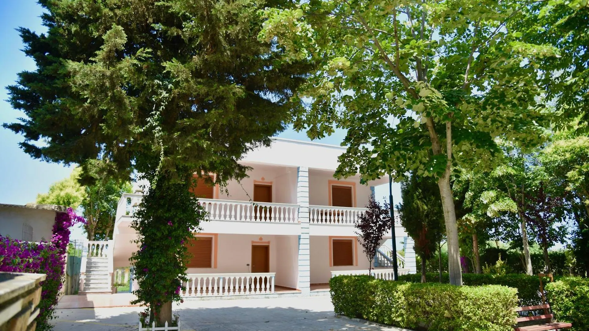 Vila Gridi- Apartamente Me Qera Spille Albania